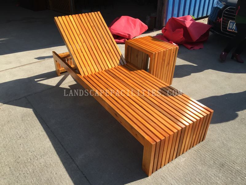 Are there materials that resist fading in Outdoor Beach chairs?(pic1)