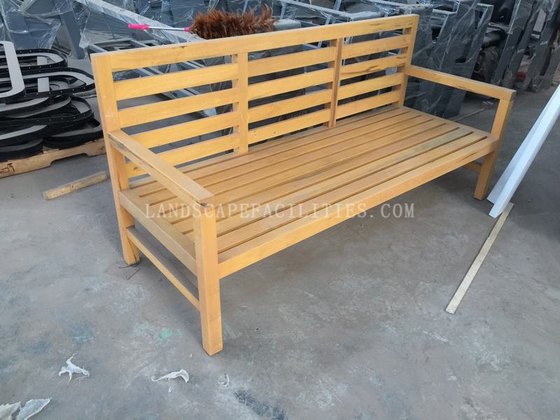 What are the benefits of curved or straight designs for Park Benches?(pic1)